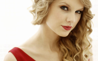 Woman red dress long hair 2 - her eye free wallpaper