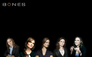 Women group sitting black background - serial art free wallpaper
