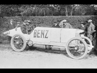 Men car driveway hedge suit - berlin secession free wallpaper