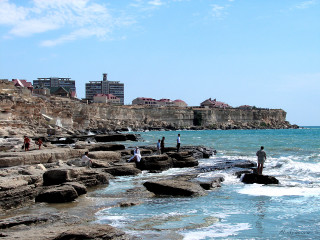 Rocky beach group people ocean - a rocky beach next free wallpaper