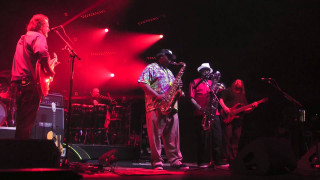 People band stage microphone performance - stage free wallpaper