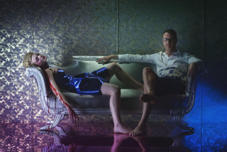 Man woman couch wallpaper blue - a blue light free wallpaper