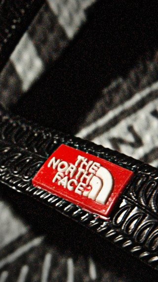 Red white badge chair galaxy - chair free wallpaper