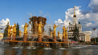 Fountain golden statues building clock - golden free wallpaper