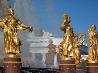 Fountain gold statues women men - sculpture free wallpaper