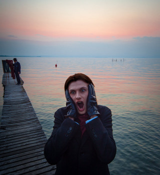 Woman dock mouth open man - a dock free wallpaper