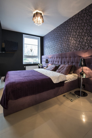 Purple bed chandelier window flowered - rich moody colour free wallpaper
