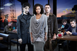 Group people table drinks man - a gray shirt free wallpaper