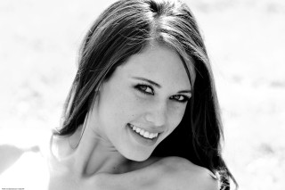Aramenta dianthe vail blackwhite portrait 2 - a picture free wallpaper for desktop