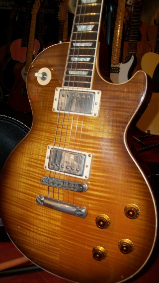 Guitar stand room musical equipment - a guitar free wallpaper