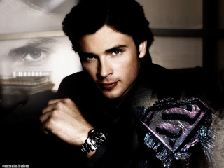 Man watch superman shirt looking - his shirt free wallpaper
