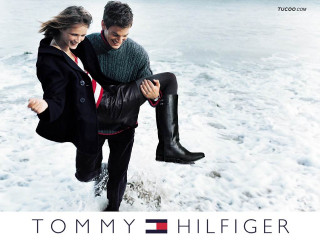 Romantic snow walking advertisement formal - a man and woman free wallpaper