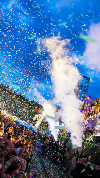 Crowd concert confetti smoke festival - free new year wallpaper