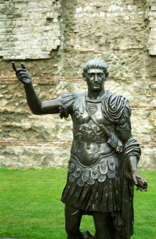 Roman soldier statue cell phone - coppo di marcovaldo free wallpaper