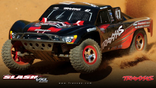 Truck driving through sand desert - the desert free wallpaper