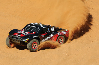 Truck driving desert sand dust - the desert free wallpaper