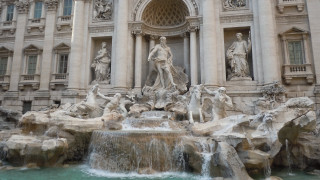 Fountain statues building clock side - a clock free wallpaper