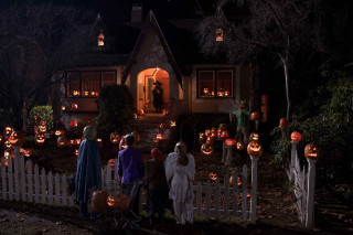 Costumed people outside house pumpkins - outside free wallpaper