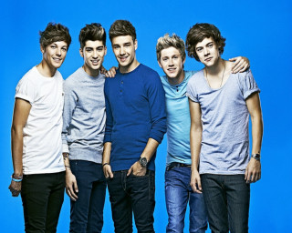 Young men group blue background - else alfelt free wallpaper