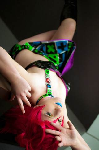 Red haired woman green black - vivid free wallpaper