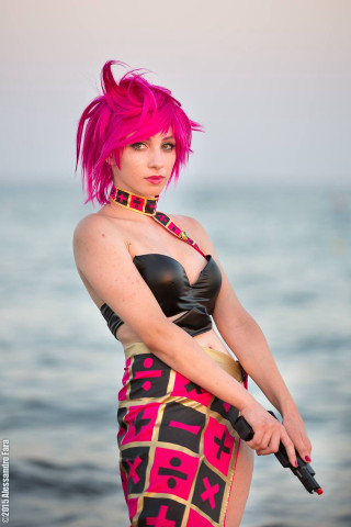 Woman pink hair gun beach - the beach free wallpaper