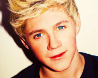 Blonde man blue eyes photorealistic - perfect eye free wallpaper
