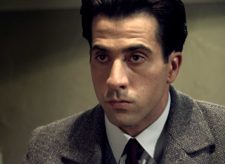 Man suit tie serious look 34 - his face and shoulders free wallpaper