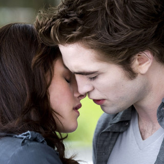 Man woman kissing eyes closed 5 - a man and a woman free wallpaper