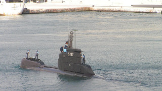 Submarine men boat water side - the boat free wallpaper
