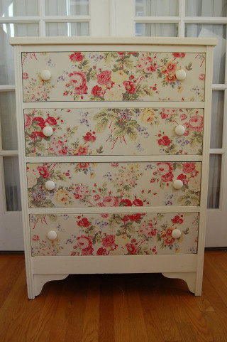 White dresser floral design drawers - a floral design free wallpaper
