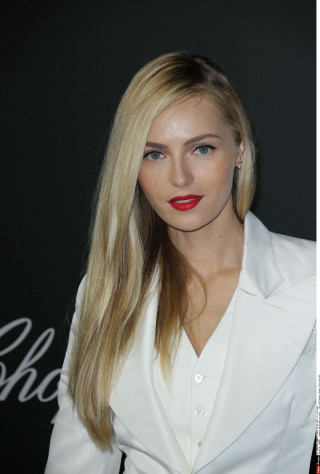 Blonde woman white shirt red - red lipstick free wallpaper