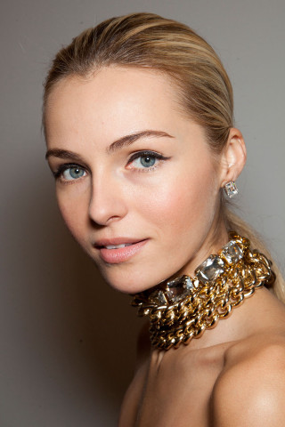 Woman large necklace big necklace - neoclassicism free wallpaper
