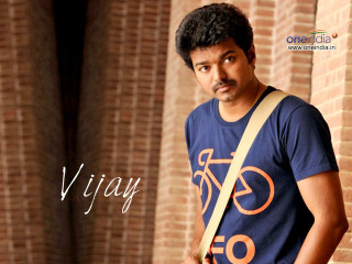 Man blue shirt yellow bag - movie still frame free wallpaper