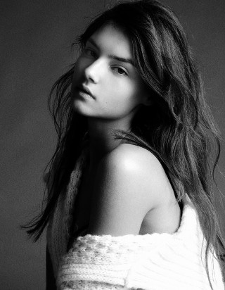 Woman long hair sweater wind - free vintage wallpaper
