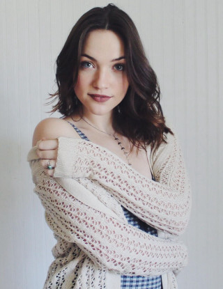 Woman sweater ring posing arms - cute free wallpaper