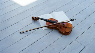 Violin wooden floor notepad bow - composition free wallpaper