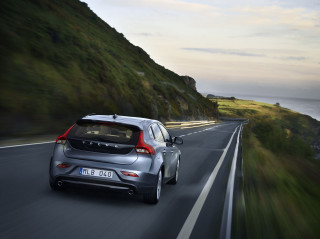 Silver car cliff road water - a cliff side free wallpaper