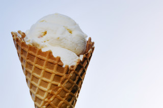 Ice cream waffle cone sunny - ice free wallpaper