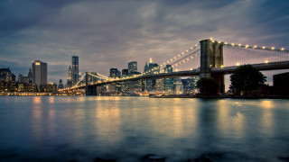 Bridge water city night lights 20 - a bridge over a body of water free wallpaper