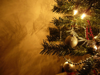 Christmas tree ornaments wall light - ornament free wallpaper