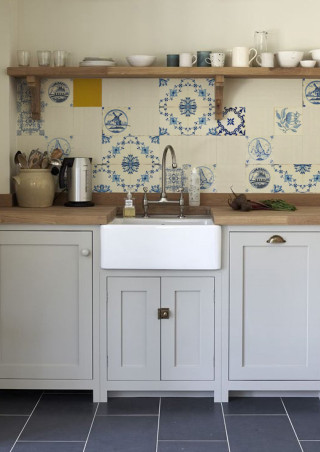 Kitchen sink countertop dishes shelf - feature free wallpaper