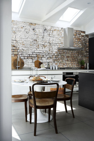 Kitchen table chairs brickwall sink 2 - a brick wall behind free wallpaper
