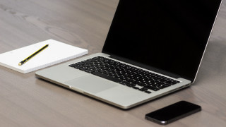 Laptop wooden desk notepad pen - a wooden desk next free wallpaper