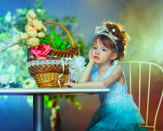 Little girl table basket flowers - her free wallpaper