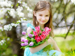 Little girl blue dress bouquet - a little girl free wallpaper