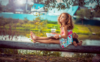 Little girl reading bench teddy - a little girl free wallpaper