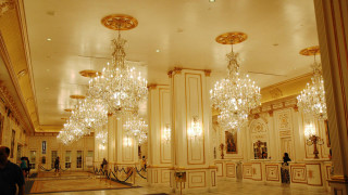 Large room chandeliers marble floor - free light wallpaper