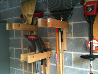 Tools hanging wall broom background - the wall behind free wallpaper