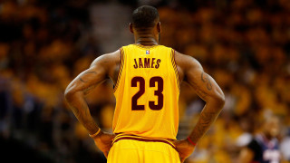 Basketball player back camera hands - turnaround free wallpaper