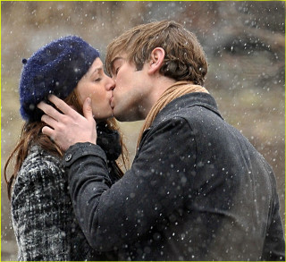 Man woman kissing snow hat - a man and woman free wallpaper
